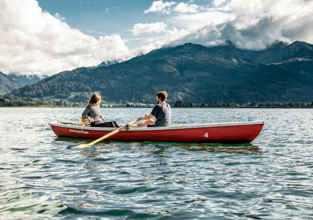     Boating at the Lake Zell / Zell am See